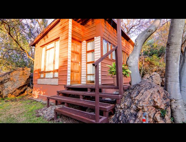 6 BEDROOM LODGE FOR SALE IN SCHURVEBERG AH